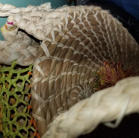 Hand woven purse - Picture 2 of 5